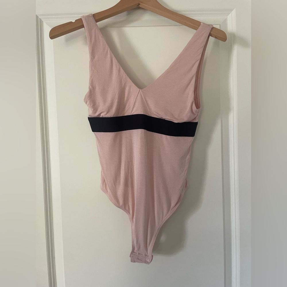 🩷 Blush Lingerie Light Pink V-Neck Open back Bodysuit / size Medium viscose